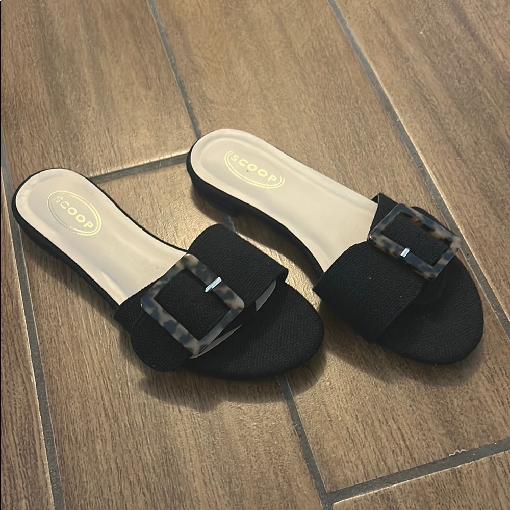 Black Slide Sandals with Tortoise Buckle Sz 8 Like new!